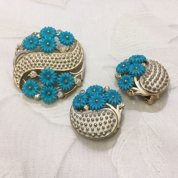 Vintage Enamel And Molded Celluloid Flower Set - Picture 5 of 8